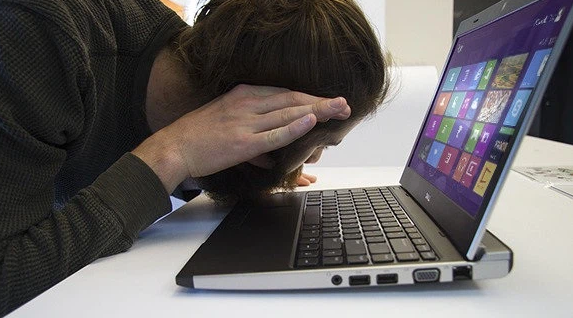 Laptop sau 1 thời gian dài sử dụng thường gặp phải vấn đề về quạt là bỗng nhiên kêu to bất thường hoặc phát ra tiếng rè gây khó chịu